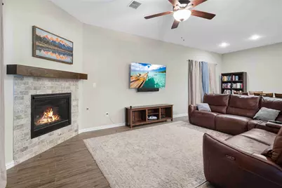 9401 Trailway Dr, Little Elm, TX 75068 - Photo 10