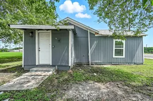 320 T A Carroll Ave, Corsicana, TX 75110 - Photo 2