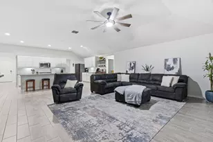437 Falcon Wy, Azle, TX 76020 - Photo 2