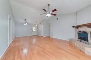 4154 Emerson Dr, Grand Prairie, TX 75052 - Photo 6