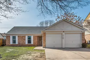 4154 Emerson Dr, Grand Prairie, TX 75052 - Photo 2