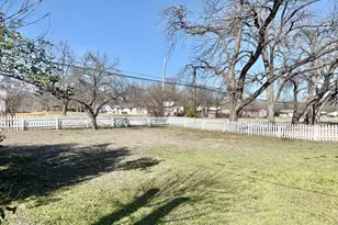 102 S Avenue Q, Clifton, TX 76634 - Photo 4