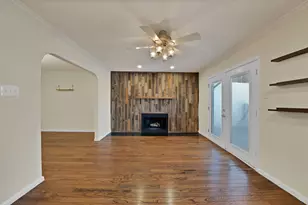 2303 Park Hill Dr, Fort Worth, TX 76110 - Photo 4