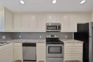 2303 Park Hill Dr, Fort Worth, TX 76110 - Photo 10