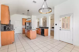 601 Valencia Dr, Arlington, TX 76002 - Photo 10