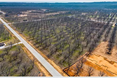 2167 E Landings N, Granbury, TX 76049 - Photo 4