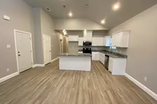 2211 Henry St, Greenville, TX 75401 - Photo 2