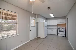 502 Brown St, Waxahachie, TX 75165 - Photo 8