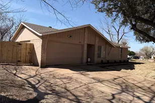 200 Pebblebrook St, Arlington, TX 76014 - Photo 2