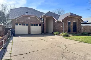 1422 Beckwith Dr, Arlington, TX 76018 - Photo 2