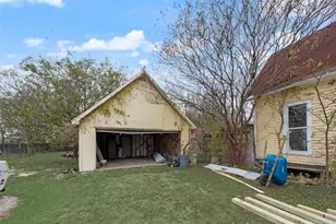 309 Poplar St, Italy, TX 76651 - Photo 10