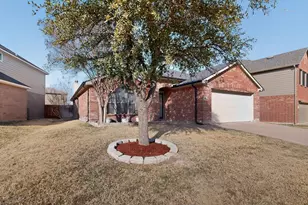 360 Fossil Bridge Dr, Fort Worth, TX 76131 - Photo 2