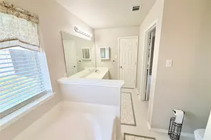 329 Hacienda Dr, Waxahachie, TX 75165 - Photo 10