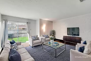 11 E Townhouse Ln, Grand Prairie, TX 75052 - Photo 2