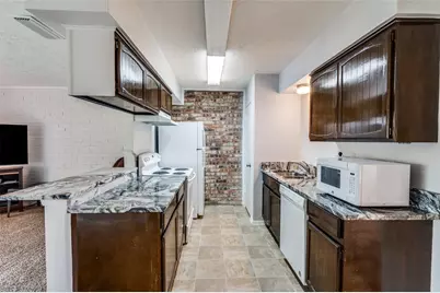 11 E Townhouse Lane #26, Grand Prairie, TX 75052 - Photo 4