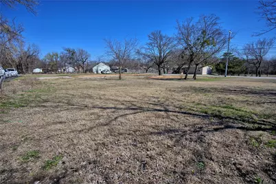 300 S Mill Street, Bowie, TX 76230 - Photo 6