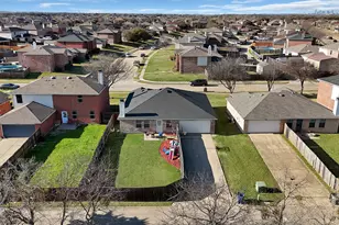 1120 Bumble Bee Dr, Lancaster, TX 75134 - Photo 28