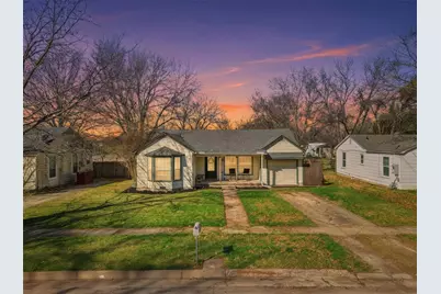 1015 N Howeth Street, Gainesville, TX 76240 - Photo 1