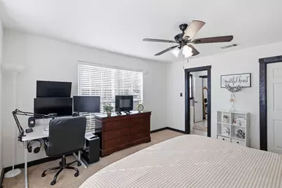 1015 N Howeth Street, Gainesville, TX 76240 - Photo 12