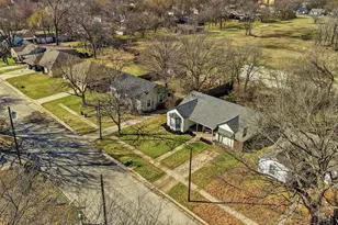 1015 N Howeth St, Gainesville, TX 76240 - Photo 36