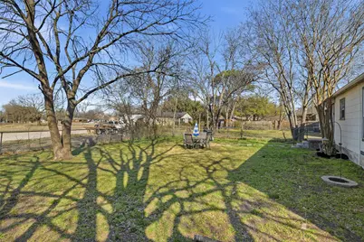 1015 N Howeth Street, Gainesville, TX 76240 - Photo 30