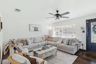 1015 N Howeth Street, Gainesville, TX 76240 - Photo 8