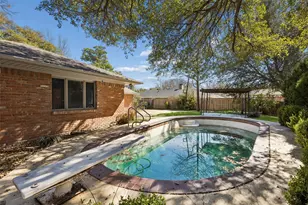 1017 Denmark St, Grand Prairie, TX 75050 - Photo 26