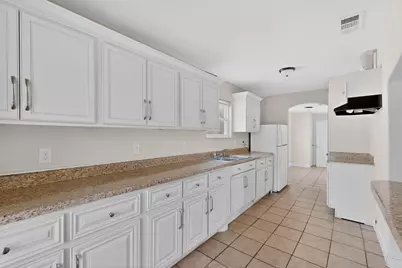 818 19th Street, Grand Prairie, TX 75050 - Photo 6