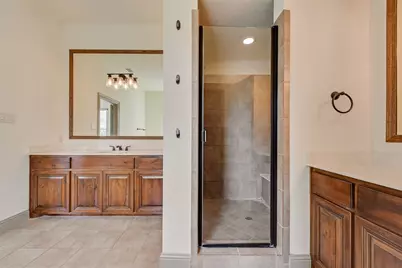 10543 Steinbeck Lane, Irving, TX 75063 - Photo 16