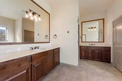 10543 Steinbeck Lane, Irving, TX 75063 - Photo 14