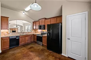 4205 Sapphire Ln, Granbury, TX 76049 - Photo 10