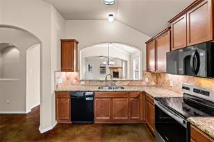 4205 Sapphire Ln, Granbury, TX 76049 - Photo 12