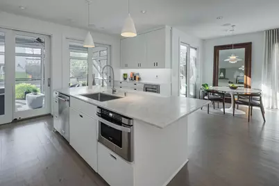 319 N Edgefield Avenue, Dallas, TX 75208 - Photo 12