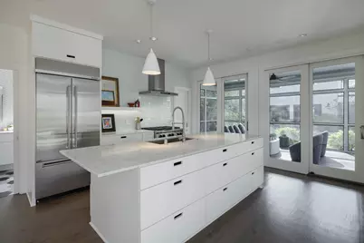 319 N Edgefield Avenue, Dallas, TX 75208 - Photo 10