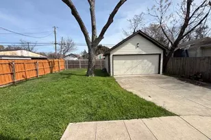 704 S Clinton Ave, Dallas, TX 75208 - Photo 12