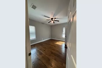 704 S Clinton Avenue, Dallas, TX 75208 - Photo 10