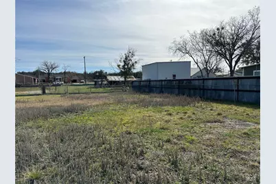 605 W Church Street, San Saba, TX 76877 - Photo 10