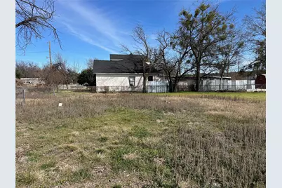 605 W Church Street, San Saba, TX 76877 - Photo 2