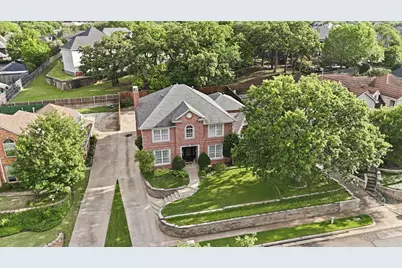 801 Bent Tree Drive, Euless, TX 76039 - Photo 2