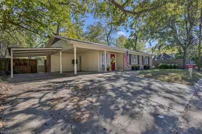 815 N Bledsoe Street, Gilmer, TX 75644 - Photo 2