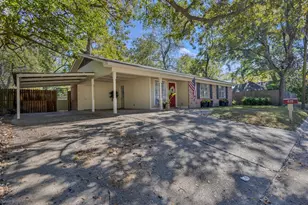 815 N Bledsoe St, Gilmer, TX 75644 - Photo 2