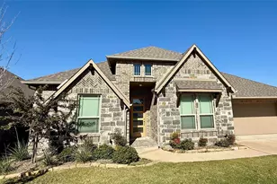 218 Oakcrest Dr, Justin, TX 76247 - Photo 2