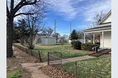 109 N Foley Street, Seymour, TX 76380 - Photo 2