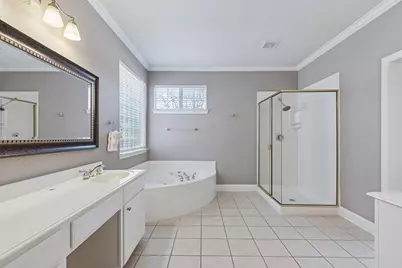 1200 Cedar Valley Drive, Irving, TX 75063 - Photo 10