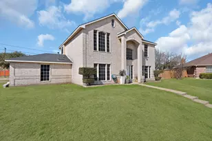 745 Woodridge Dr, DeSoto, TX 75115 - Photo 2