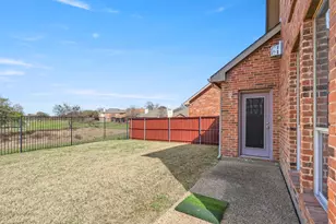 1056 Kaylie St, Grand Prairie, TX 75052 - Photo 24