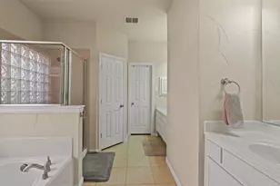 1056 Kaylie St, Grand Prairie, TX 75052 - Photo 14