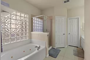 1056 Kaylie St, Grand Prairie, TX 75052 - Photo 16