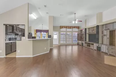 202 Matlock Meadow Drive, Arlington, TX 76002 - Photo 4