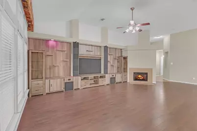 202 Matlock Meadow Drive, Arlington, TX 76002 - Photo 6